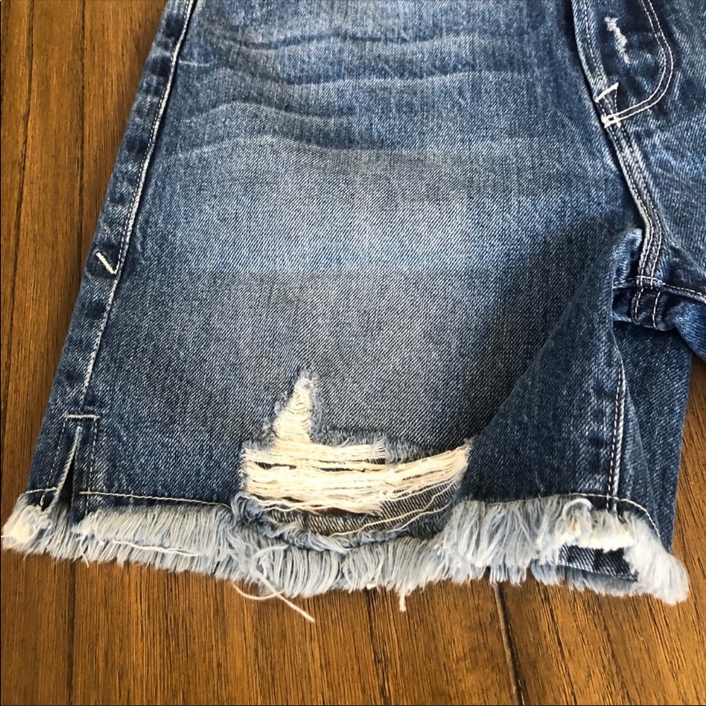 FLASH SALE! Good American high rise raw hem shorts - Picture 2 of 8